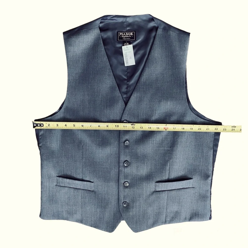 Jos. A. Bank Gray Vest, Signature Collection traditional fit, size large, wool